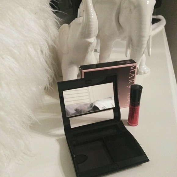 Mary Kay Nourishine Lip Gloss - Picture 3 of 3